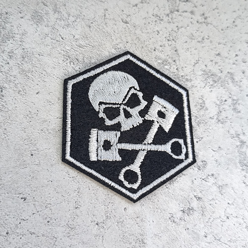 Skull with pistons small patch Skull with pistons small patch