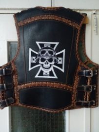 Back patch: Biker cross, skull in helmet, pistons on biker vest